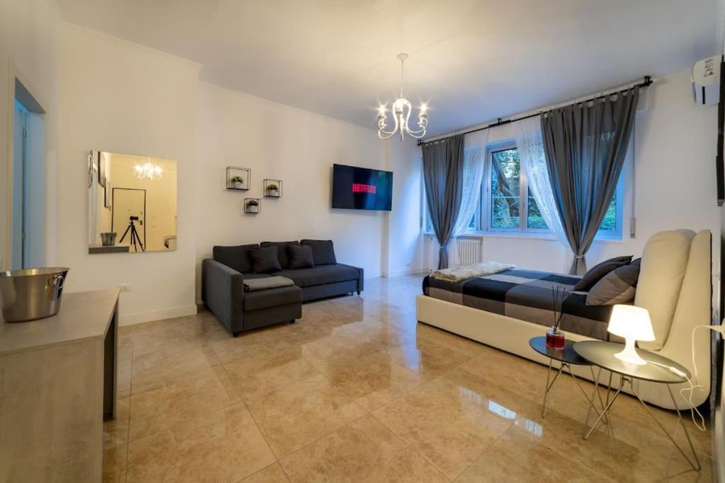 San Babila - Luxury Milanese Apartment Extérieur photo